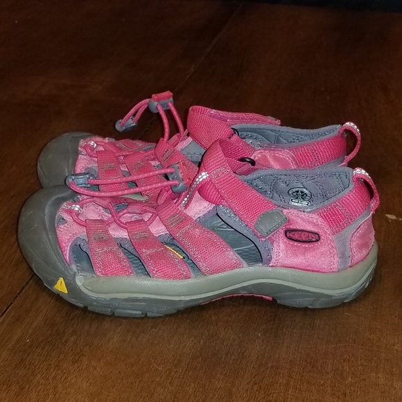 keen womens closed toe sandals